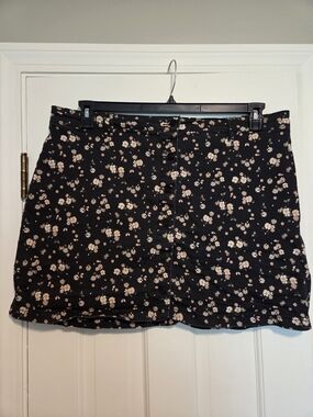 Celebrity Pink Floral Button-Front Mini Skirt - Black with Cream Floral